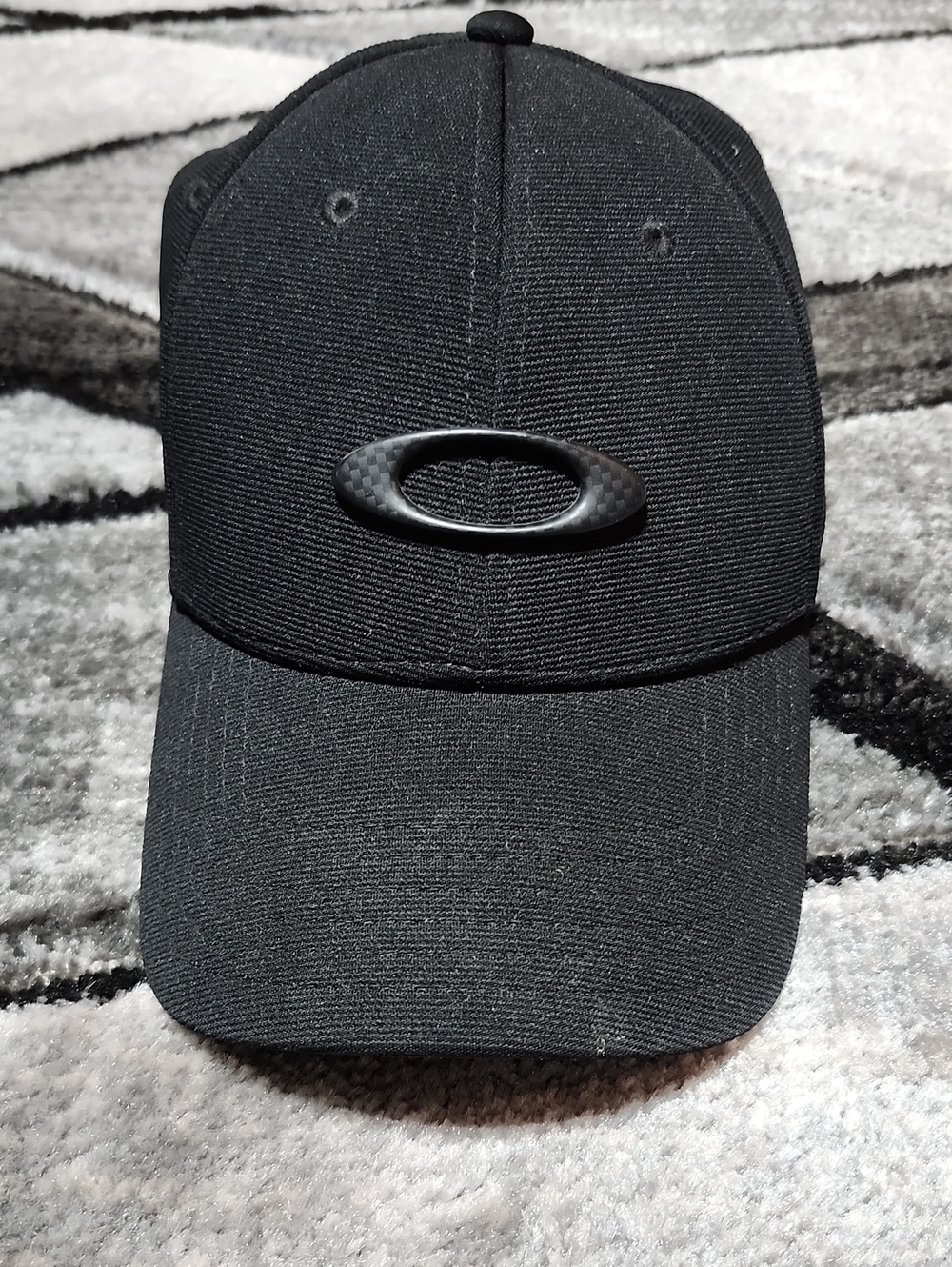 OAKLEY TINCAN BLACK-ON-BLACK CARBON FIBER ELLIPSE LOGO FLEX FITTED CAP HAT
